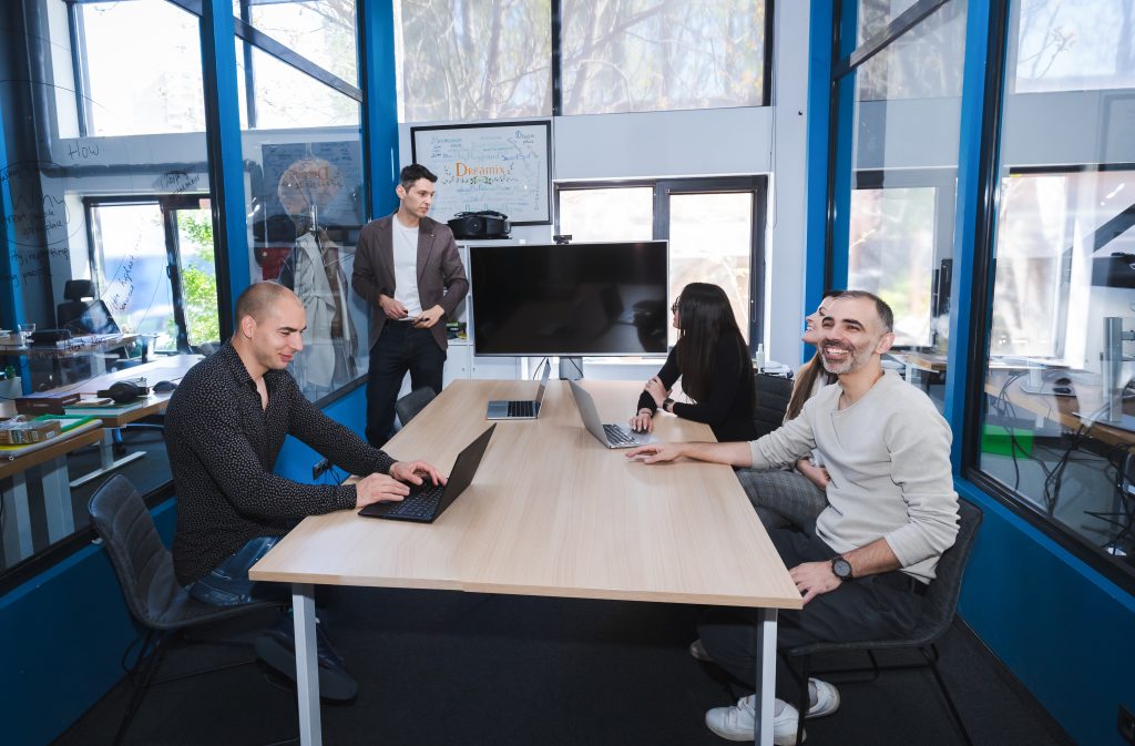 Unity Axis International 114 - Managed Services & 24/7 Support 11 Unity Axis International 114 - Managed Services & 24/7 Support